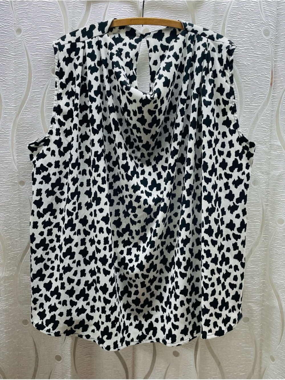 Joelle Blouse Womens Large Black White Cow Spot‎ Cowl Neck Sleeveless Excellent